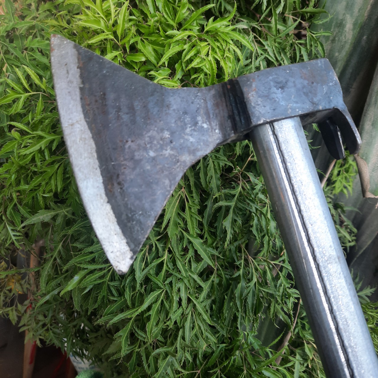 Búa rìu chặt cây bổ củi, nhổ đinh, đóng đinh cán sắt dài 30cm nặng 650gam