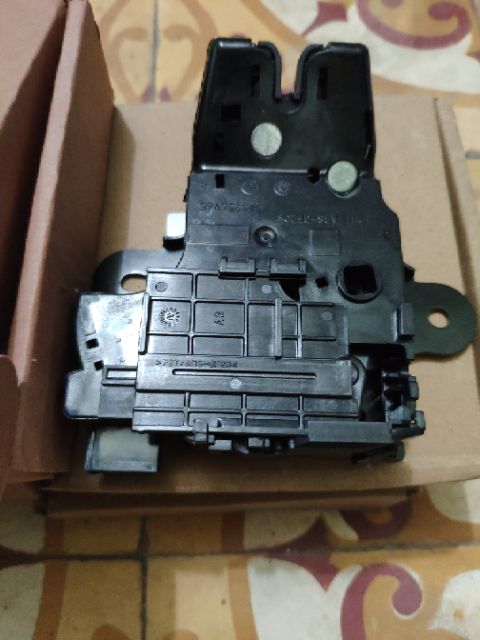 Cơ cấu khoá cốp Lacetti CDX Cruze