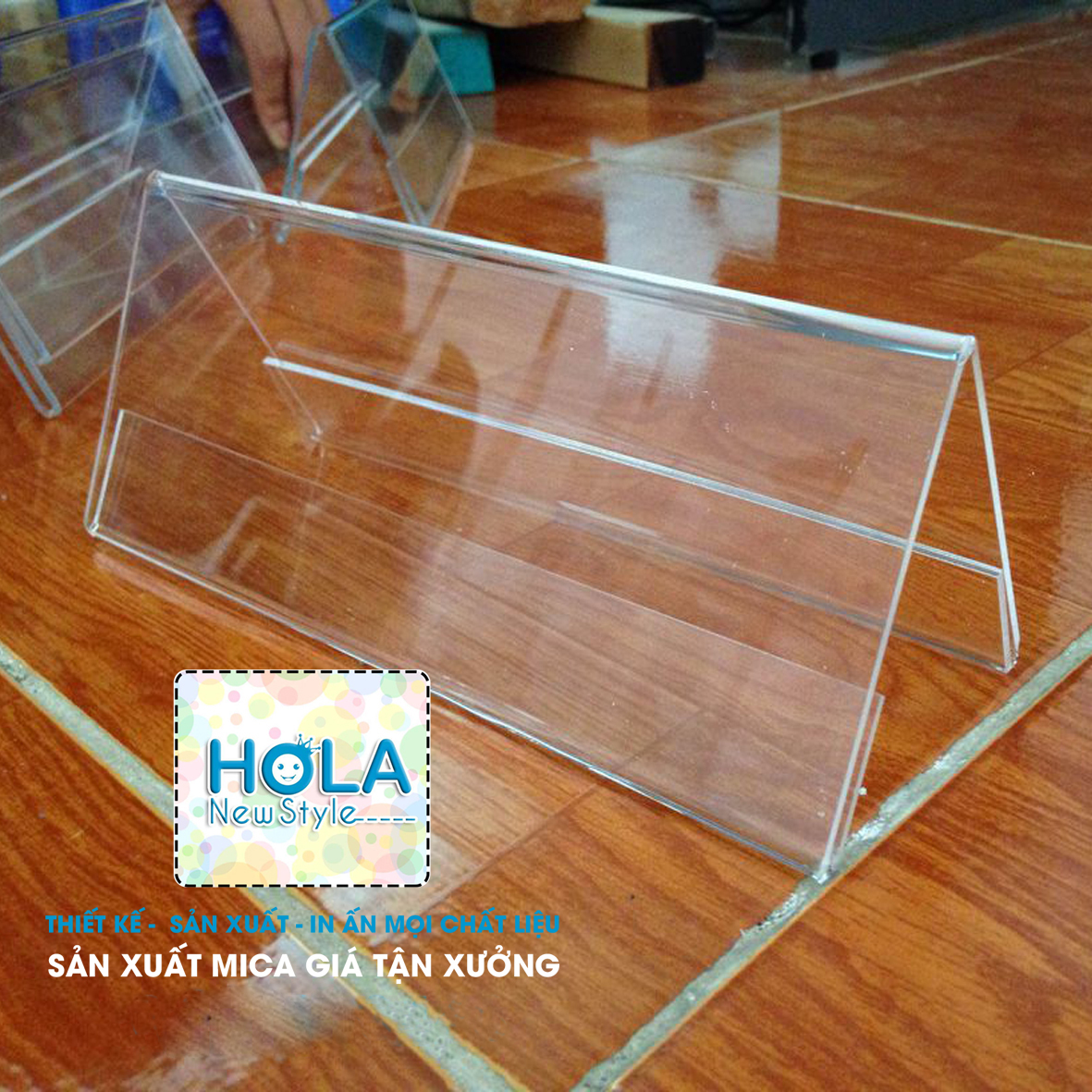 Kệ Mica để bàn chữ A, kệ menu chữ V ngược. Kích thước 24x8cm