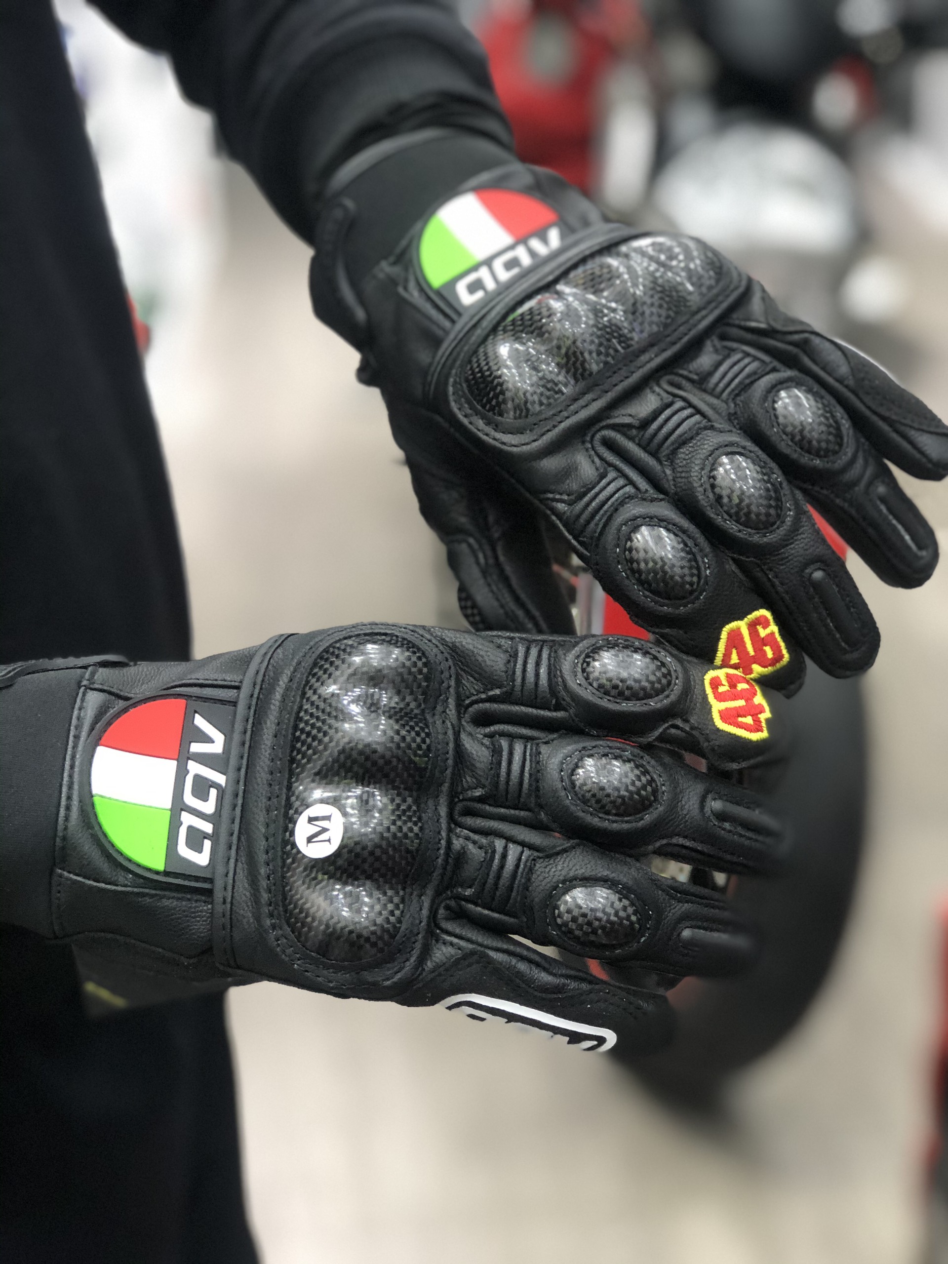 Găng tay da AGV gù cacbon cao cấp