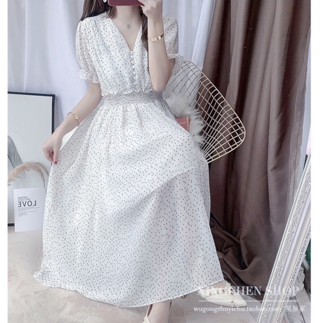 Đầm bi trắng nút bọc