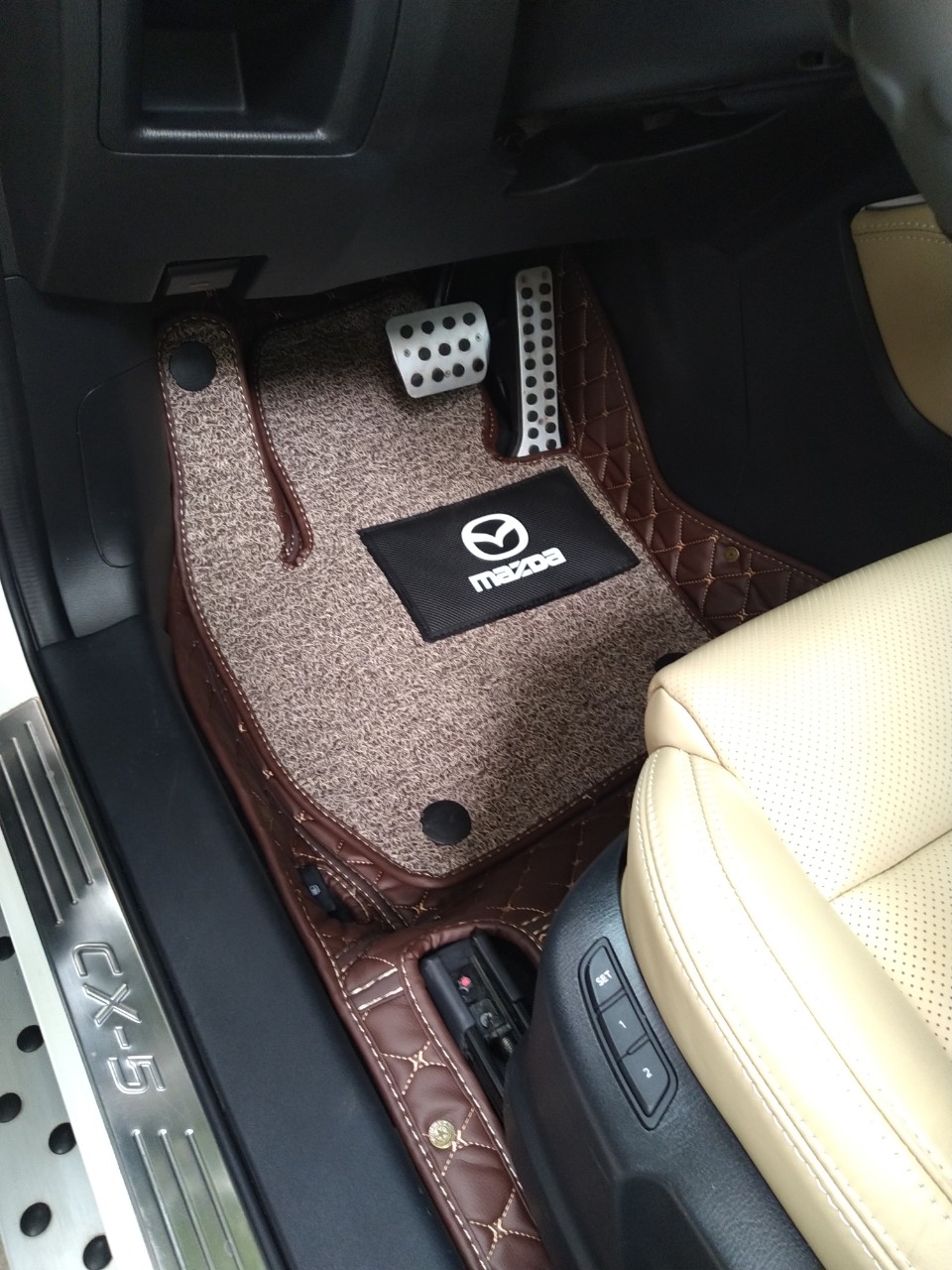 Thảm lót sàn ô tô da cacbon Mazda 2