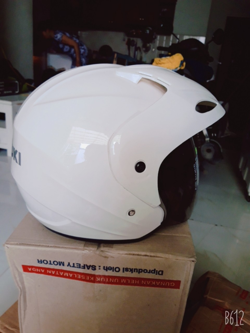 Mũ/Nón bảo hiểm SUZUKI TRẮNG