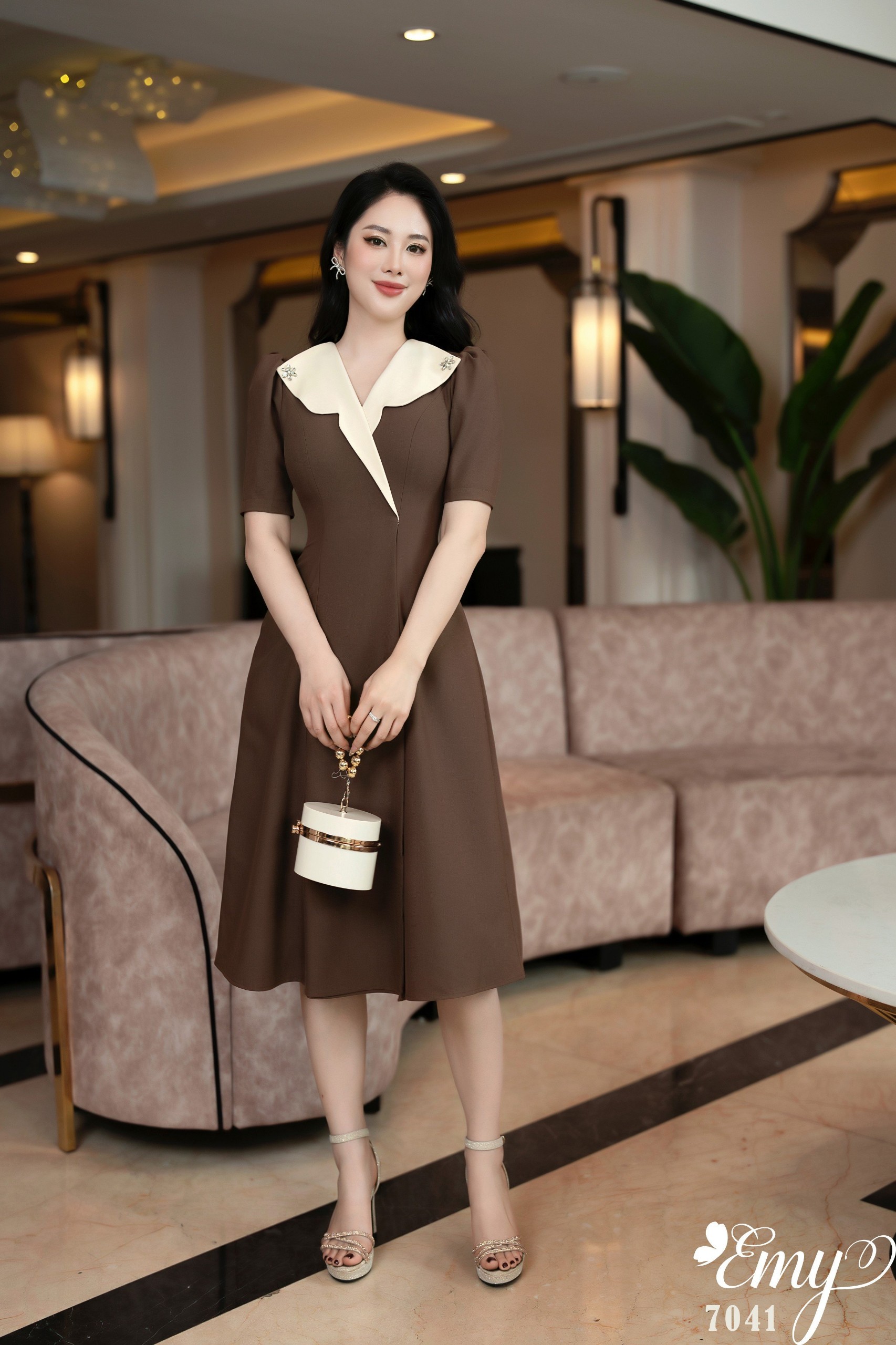 Đầm EMY EM7041 Xoè Nâu Phối Lá Cổ