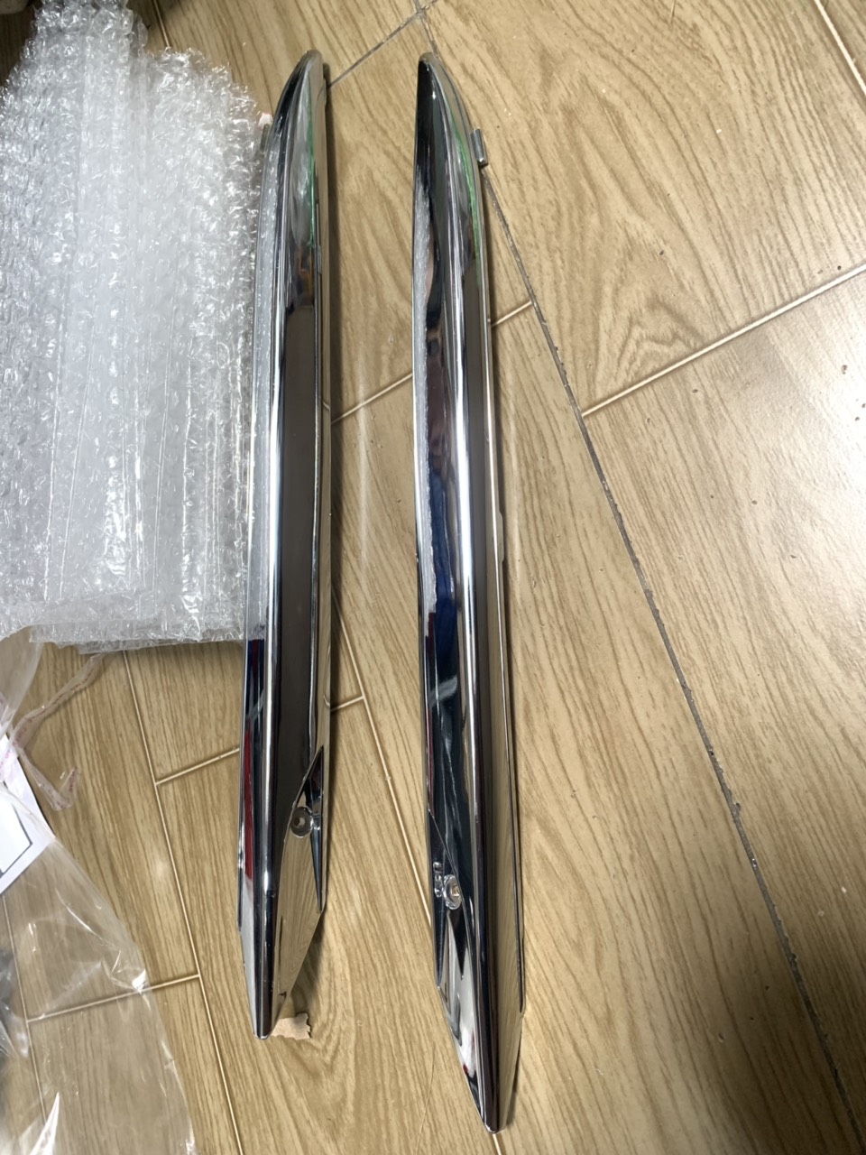 Nẹp sườn xe Air Blade đời  2010 nhựa xi