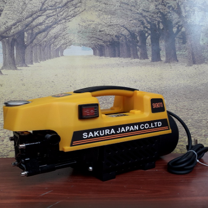 máy rửa xe Sakura