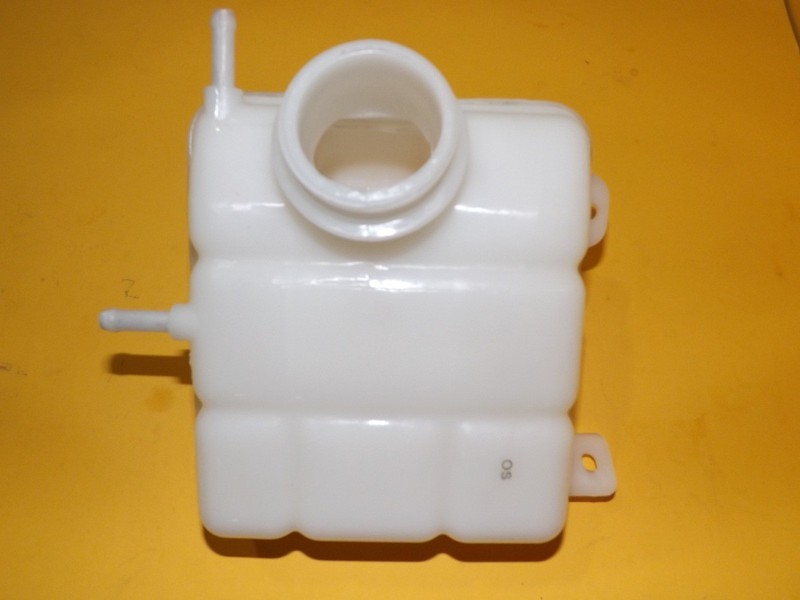 Bình nước phụ Spark - hàng xịn có nắp