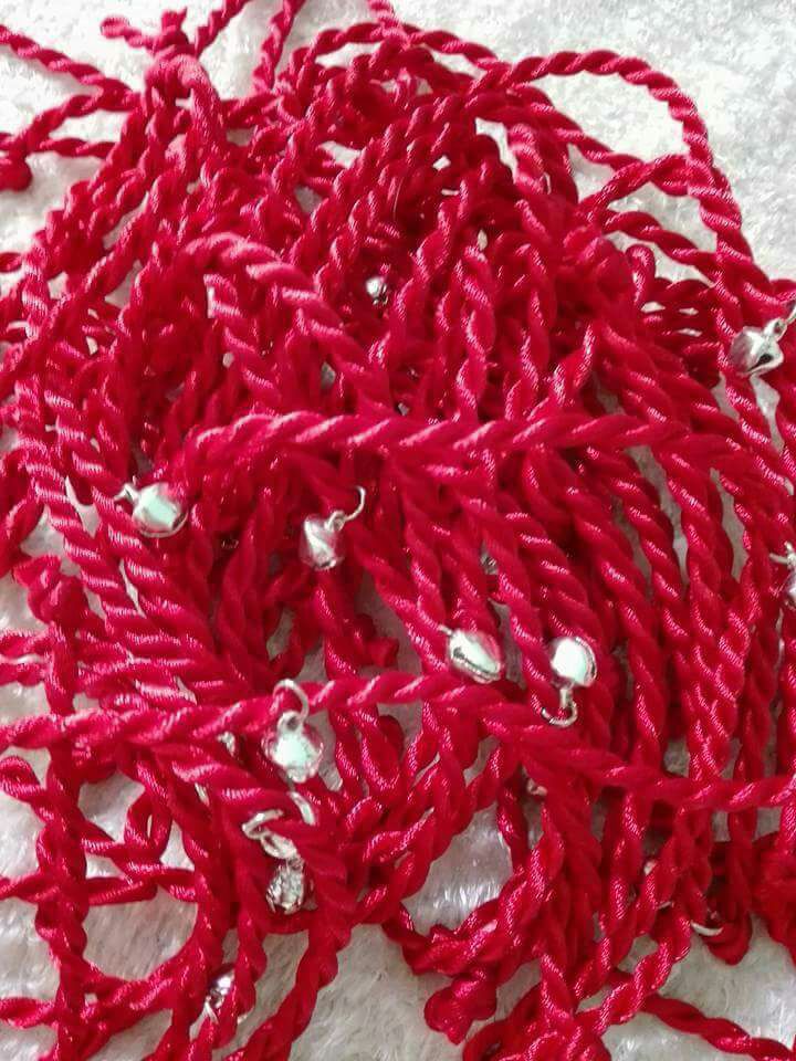 Vòng tay chỉ đỏ may mắn kèm hạt chuông (ảnh thật)