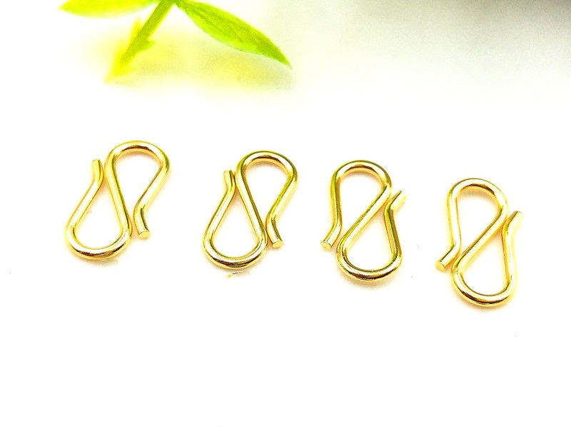 (Bán sỉ lẻ-Hàng nano bền màu) Móc khóa dây chuyền lắc tay khóa chữ S Dây Chuyên Lắc Tay, Khóa S Vàng Titanium Nano Cao Cấp- Thay thế móc dây chuyền, lắc tay, dùng lâu dài tắm rửa thoải mái