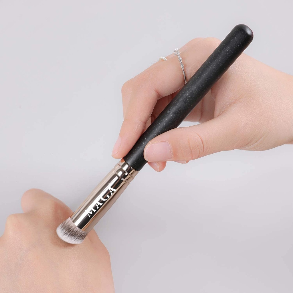 Cọ che khuyết điểm maga concealer synthetic rounded slant brush 270