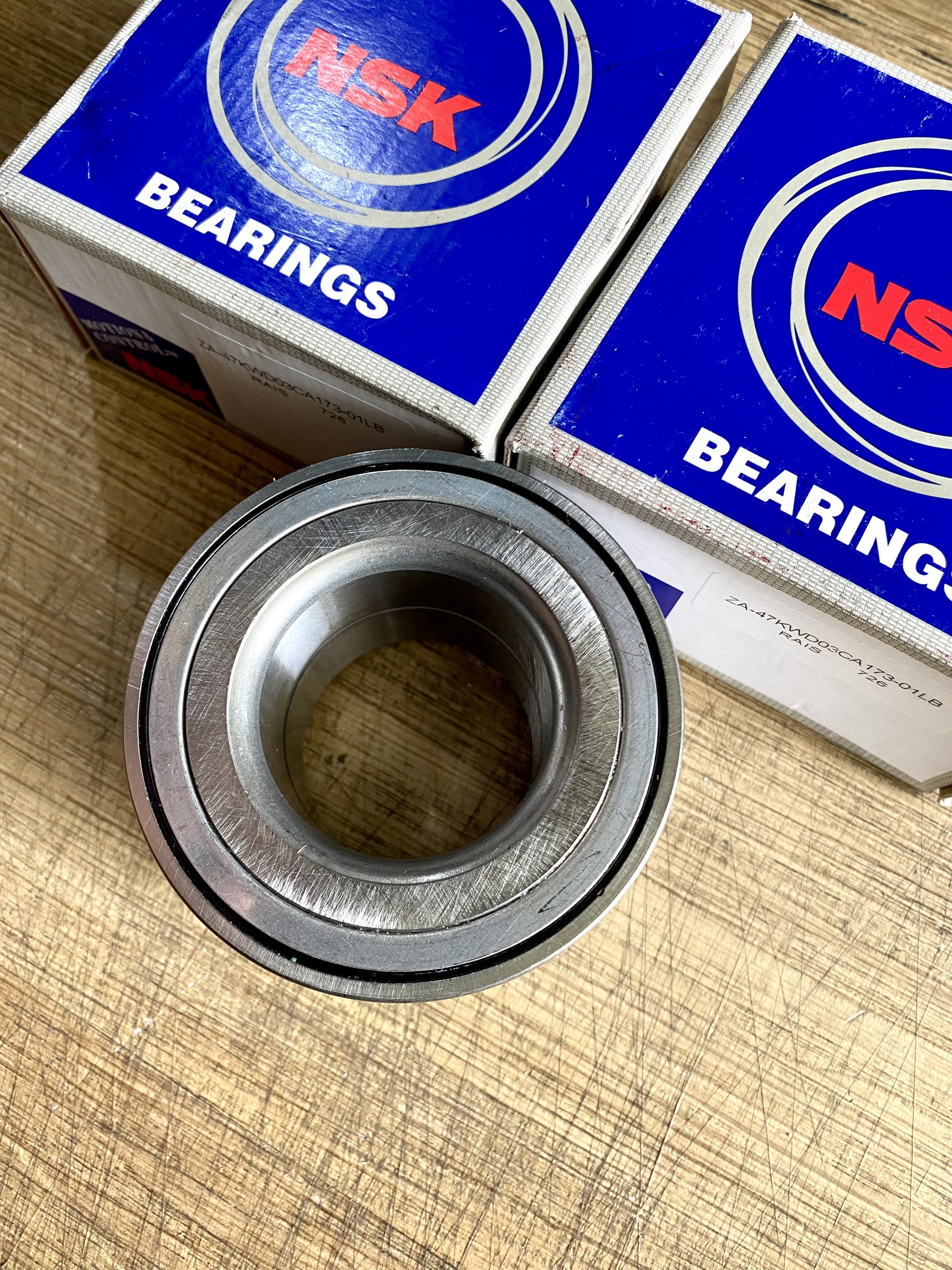 Cụm bạc đạn bánh trước ford ranger, everest nsk thailand