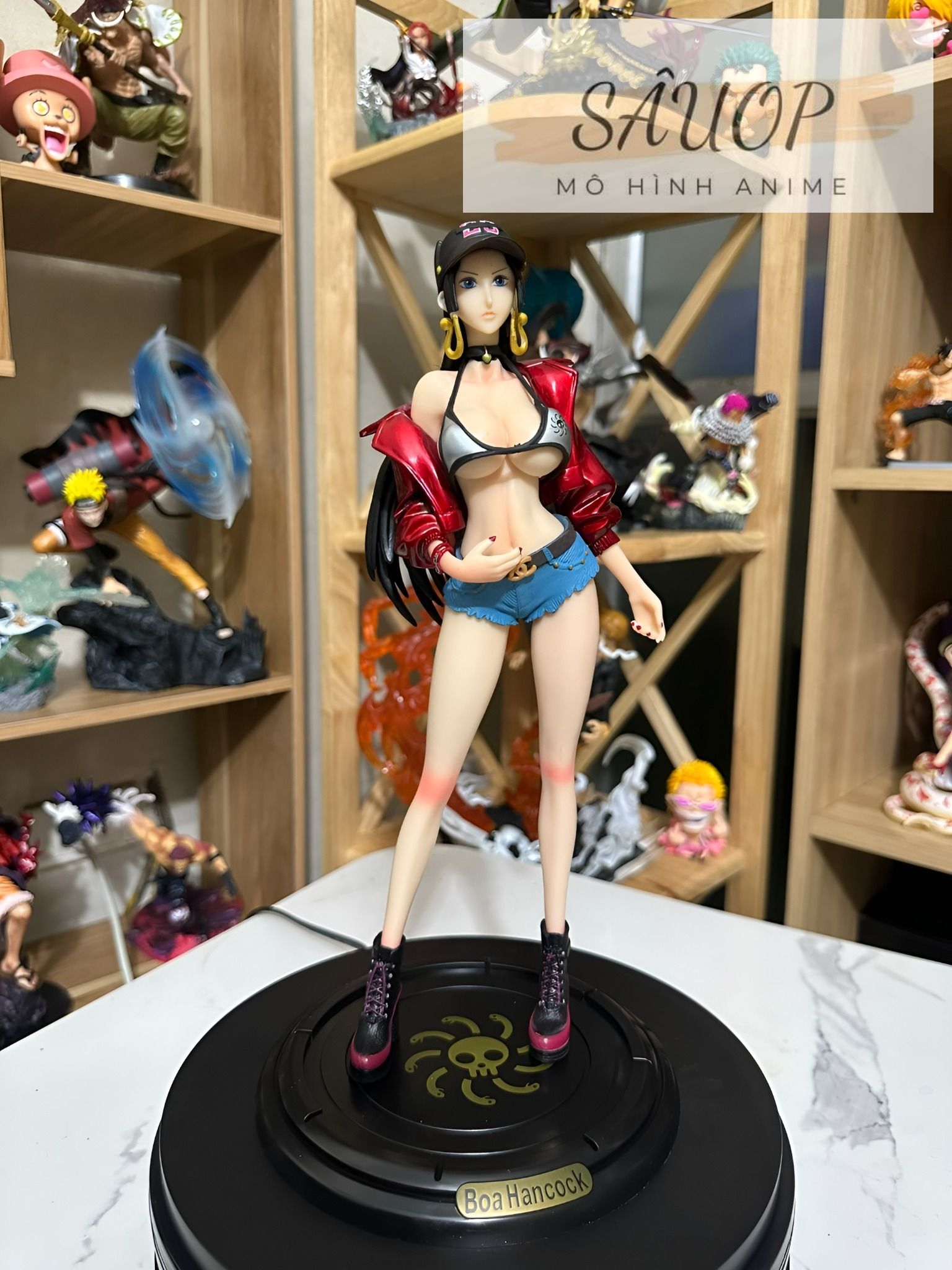 (Mô hình One Piece) Boa Hancock trong trang phục cá tính hiện đại (Cao 33cm)