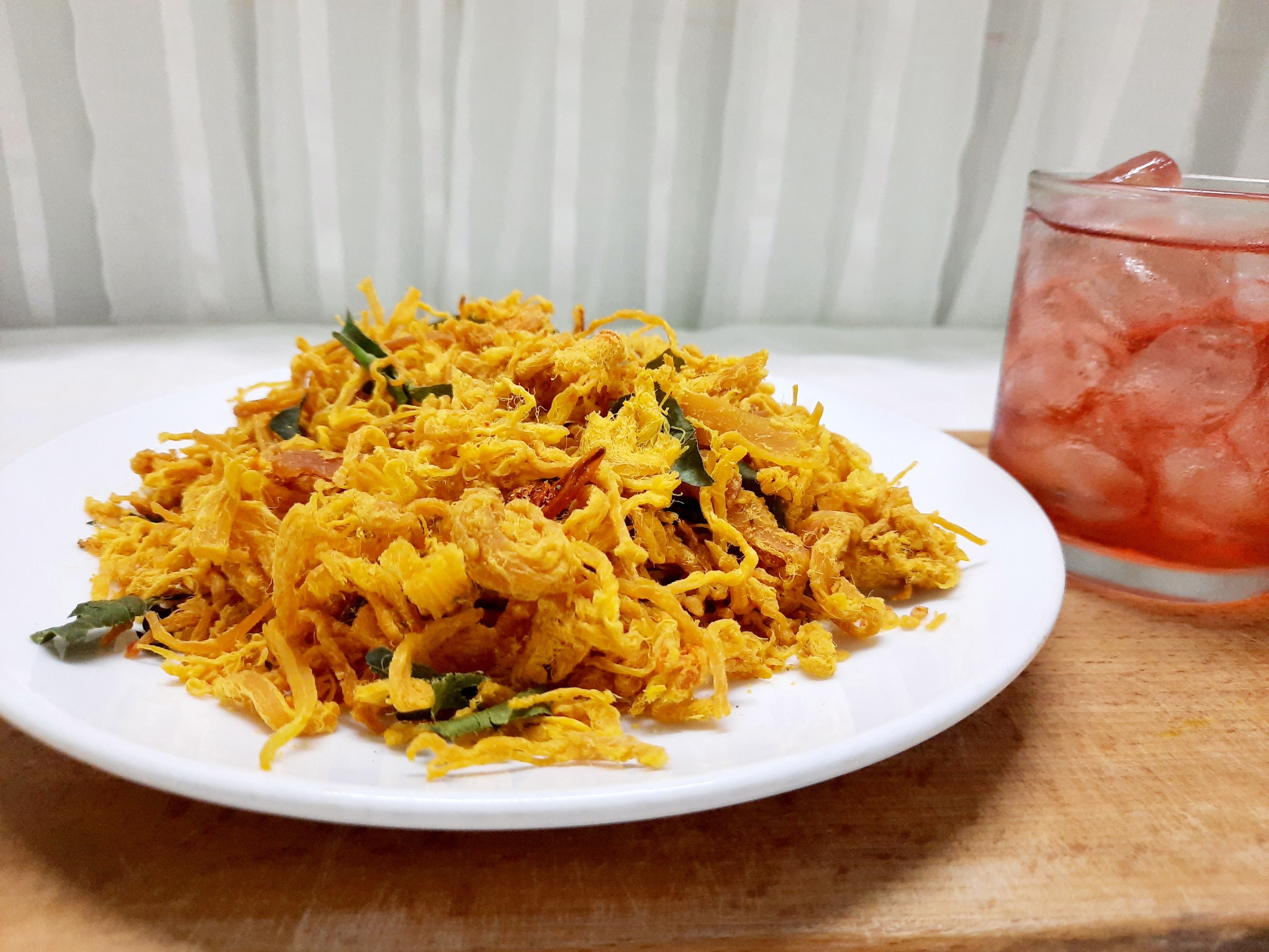 KHÔ GÀ LÁ CHANH ĐẶC BIỆT GÓI 100GR