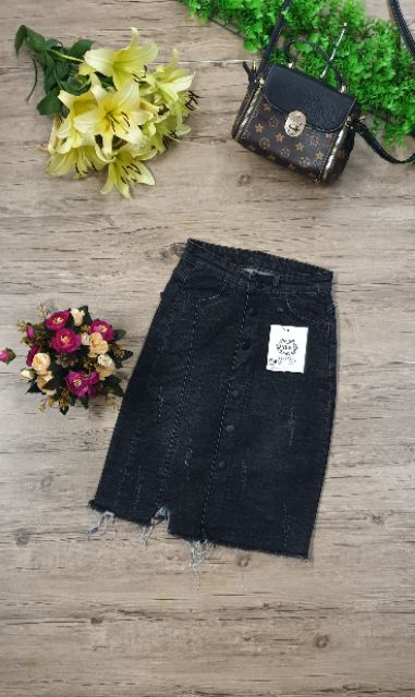 Chân Váy Jeans Đen Xước Cài Khuy Cá Tính [ Ảnh Thật ]