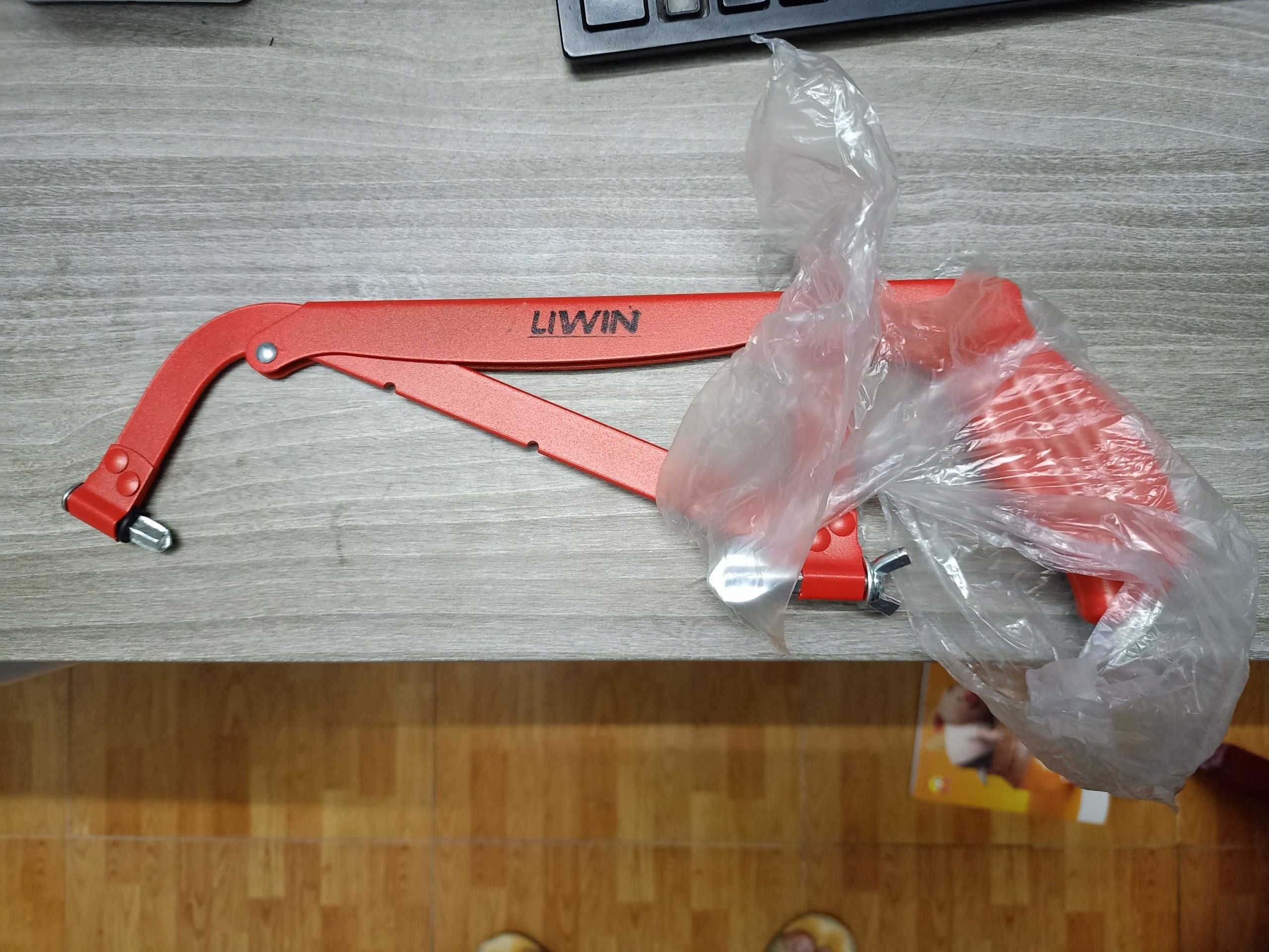 KHUNG CƯA SẮT CẦM TAY LIWIN
