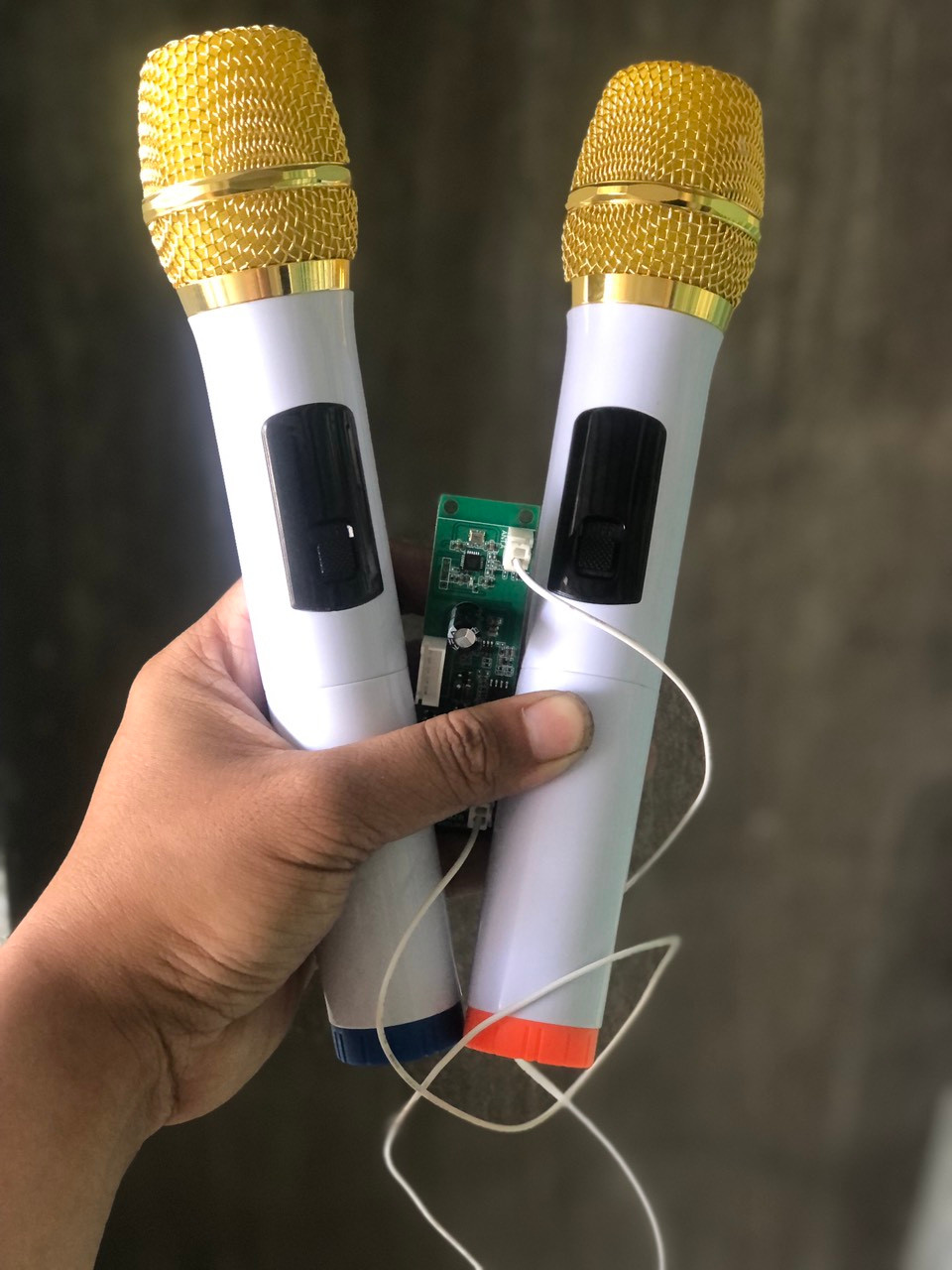 2 MICRO SHURE UGX9 II KARAOKE KHÔNG DÂY mic mạch thao máy