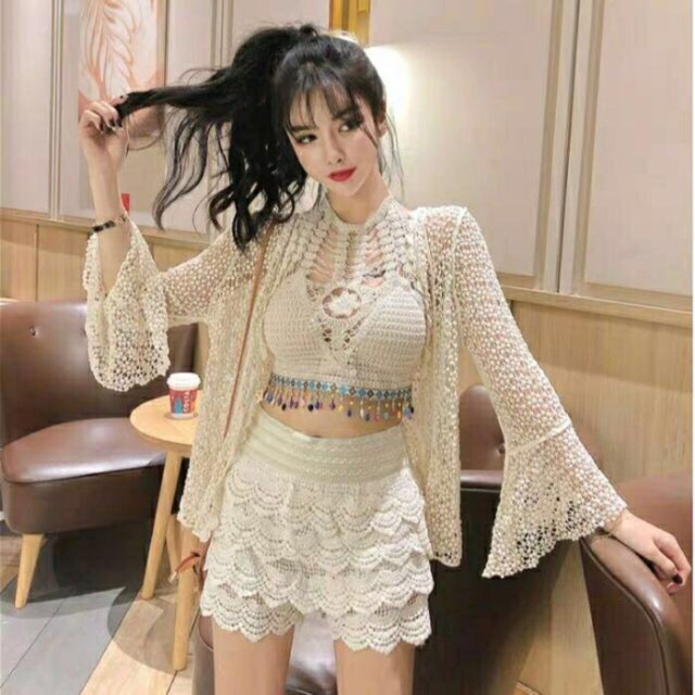 29-Set 3 món - set biển - áo bra cổ yếm tua rua ngọc + quần ren tầng + choàng ren tay loe