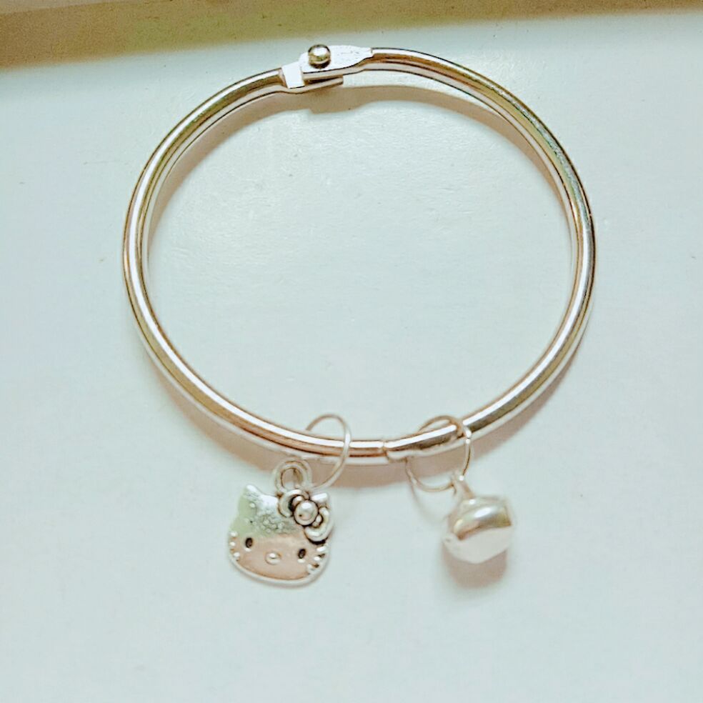 Kiềng tay màu bạc cao cấp mèo kitty kèm chuông ảnh thật tự chụp