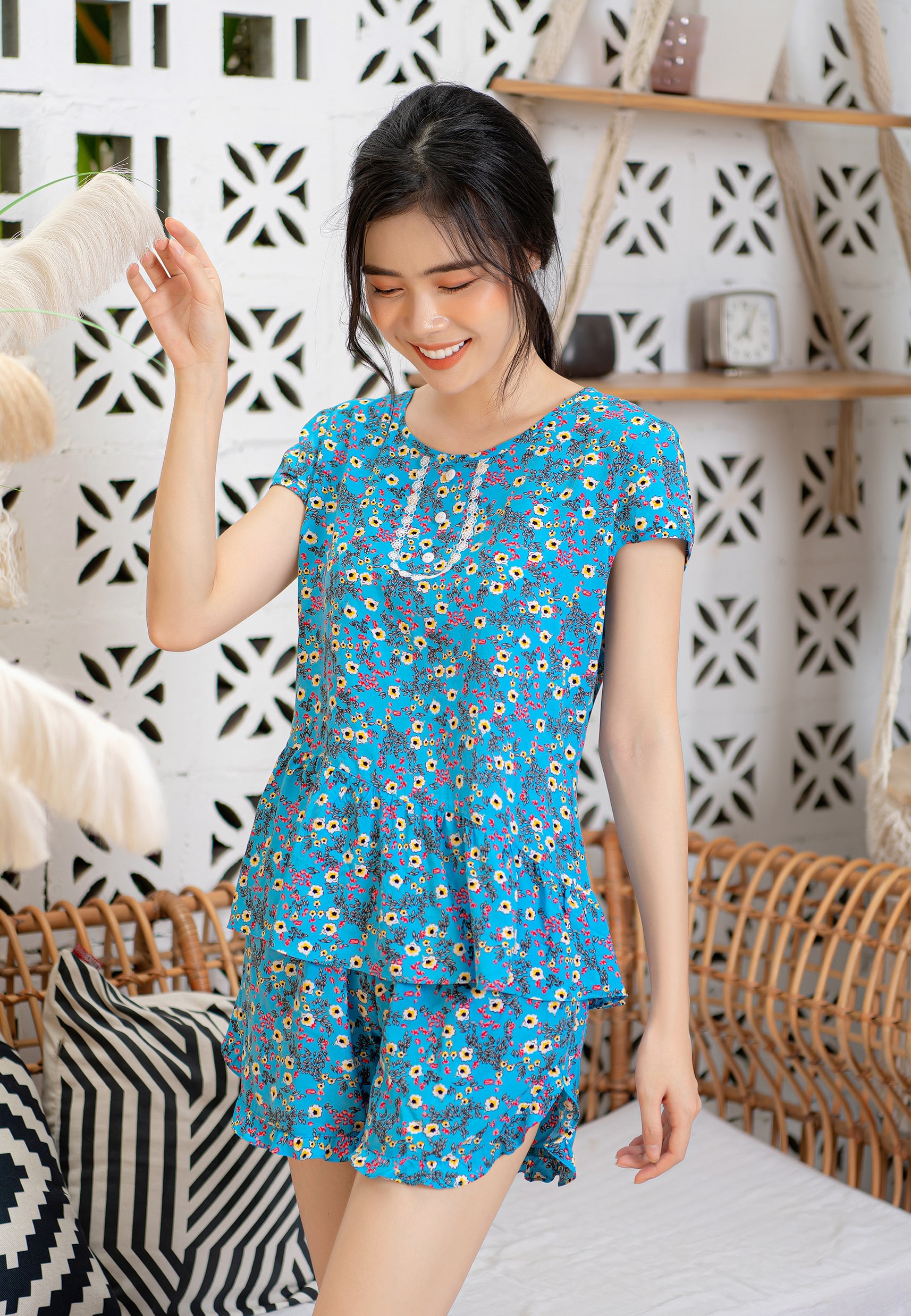 Bộ đùi lanh lụa hoa xanh Mila 20LHC068XA
