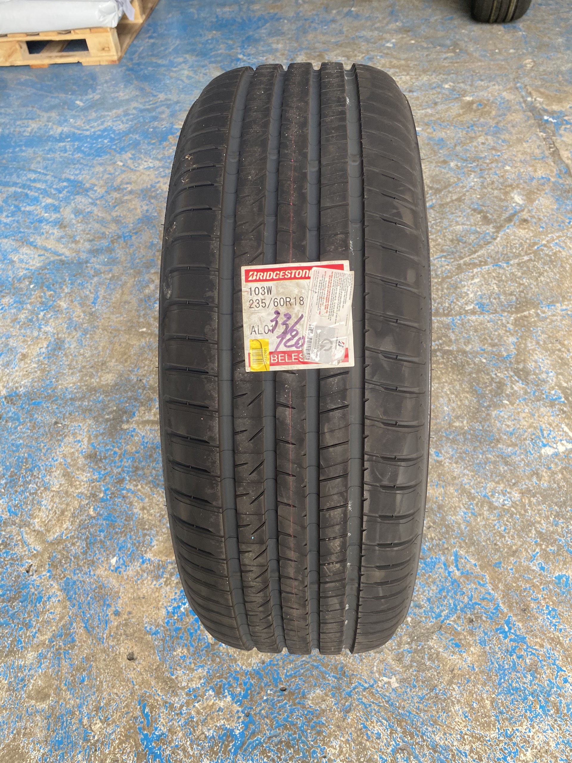 Lốp Bridgestone 235/60R18 AL01 Nhật date 2023