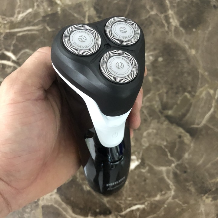 Máy cạo râu nhãn hiệu Philips cao cấp AT610