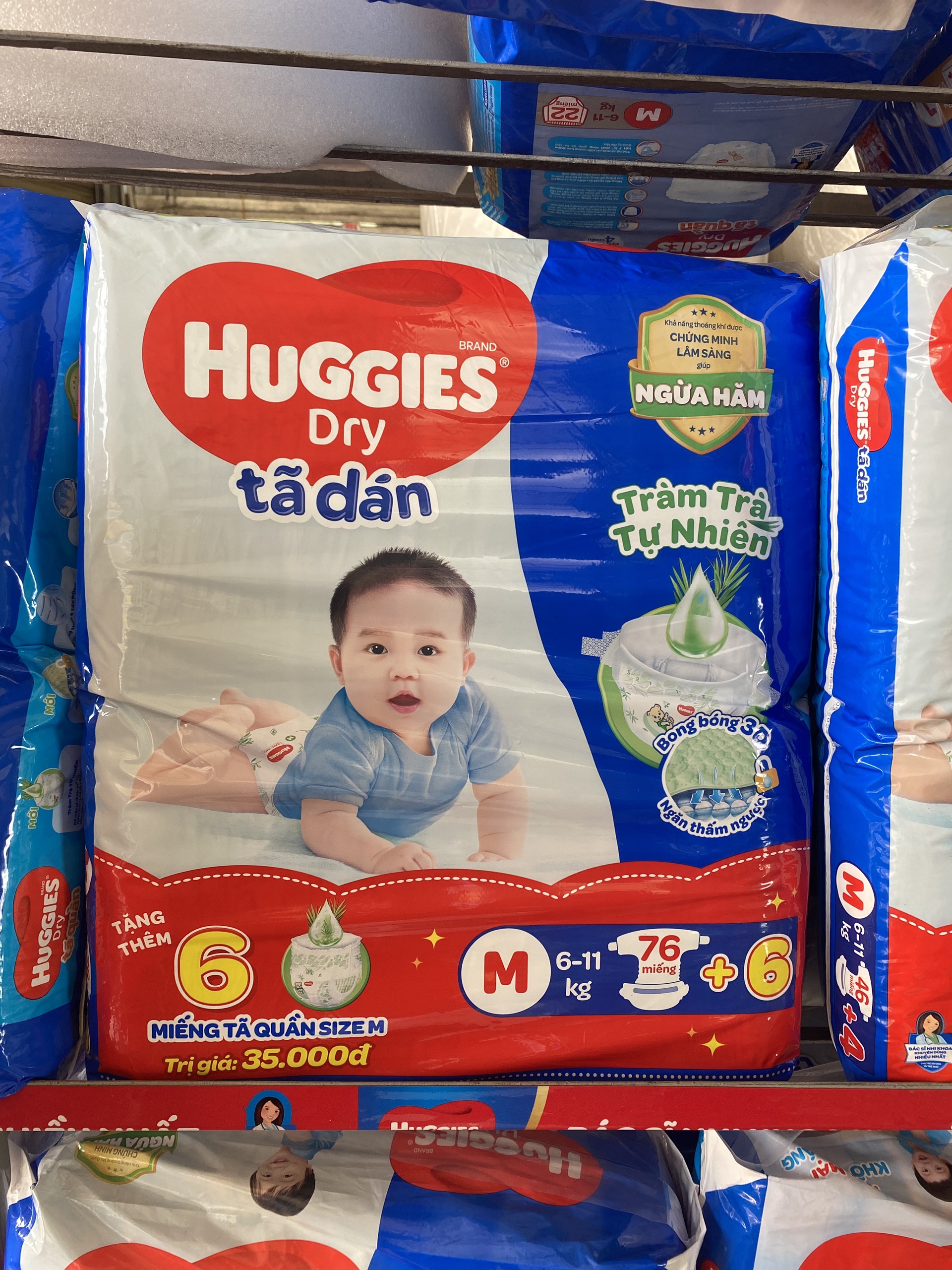 Tã/Bỉm Dán Huggies M76+3 skin perfect (6-11kg)