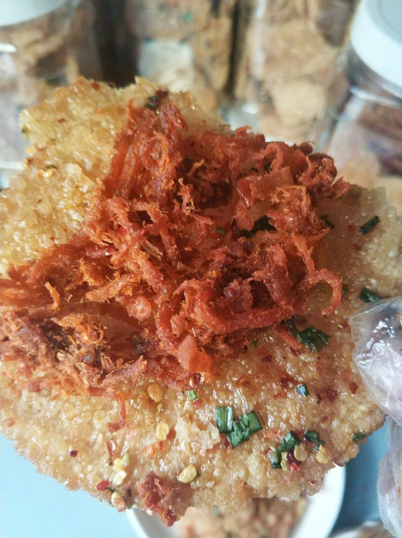 Combo 2 hủ cơm cháy lắc khô bò và cơm cháy lắc khô gà