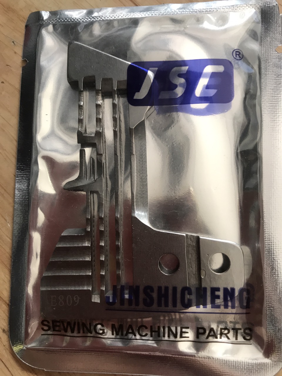 Mặt nguyệt cuốn biên sử dụng cho máy vắt sổ Siruba 4 ống công nghiệp