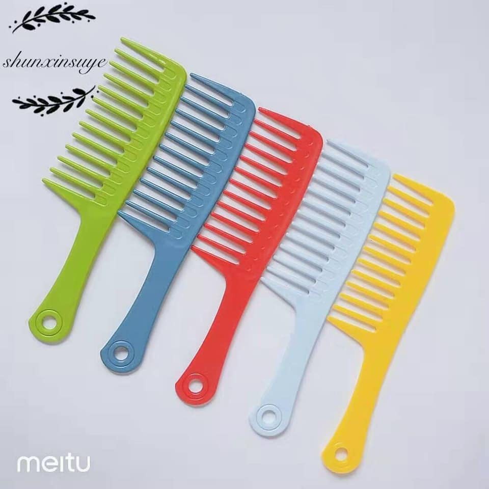Lược răng to, răng thưa gỡ rối cho tóc xoăn