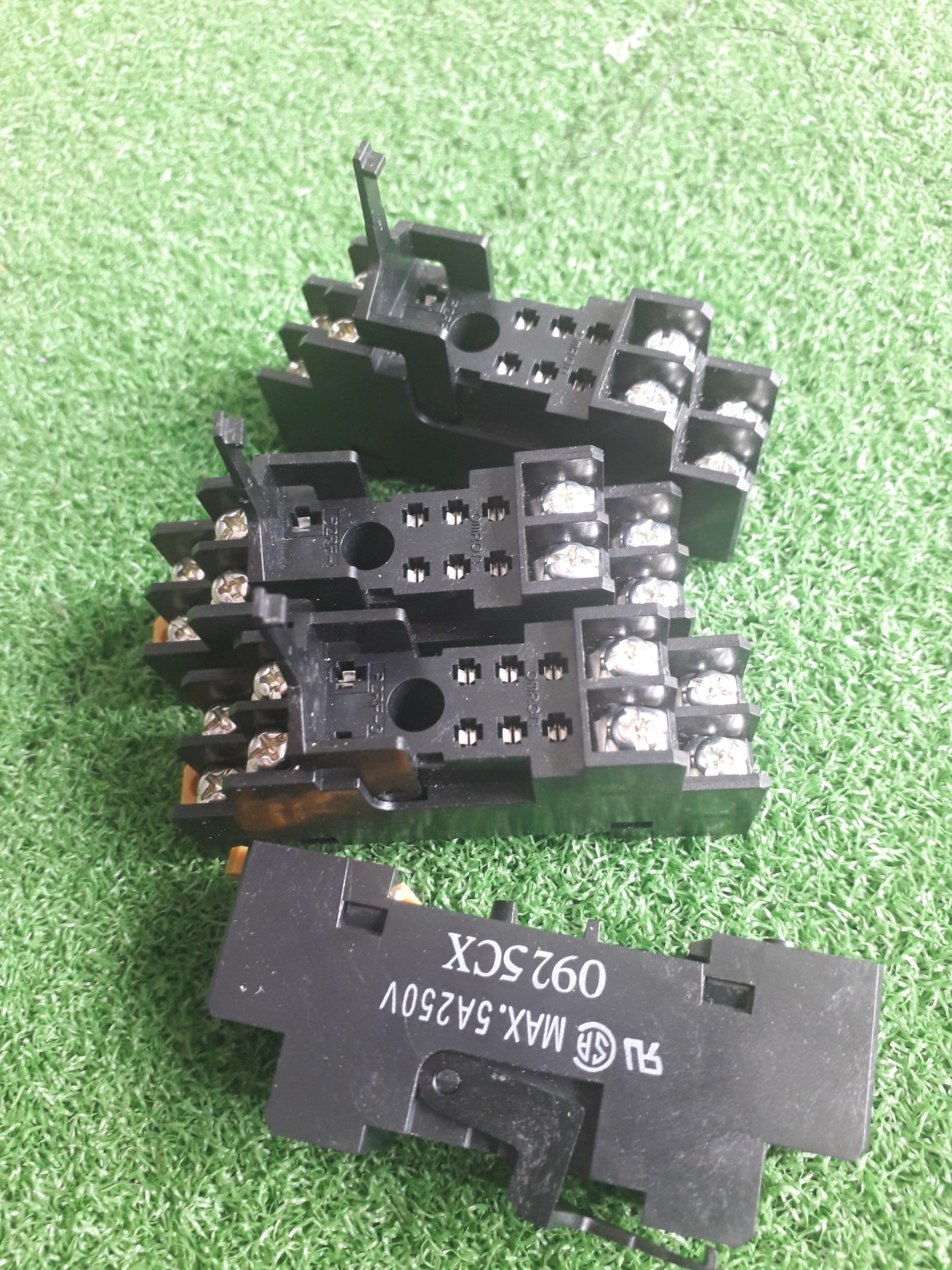 Đế rơ le p2rf-08 omron