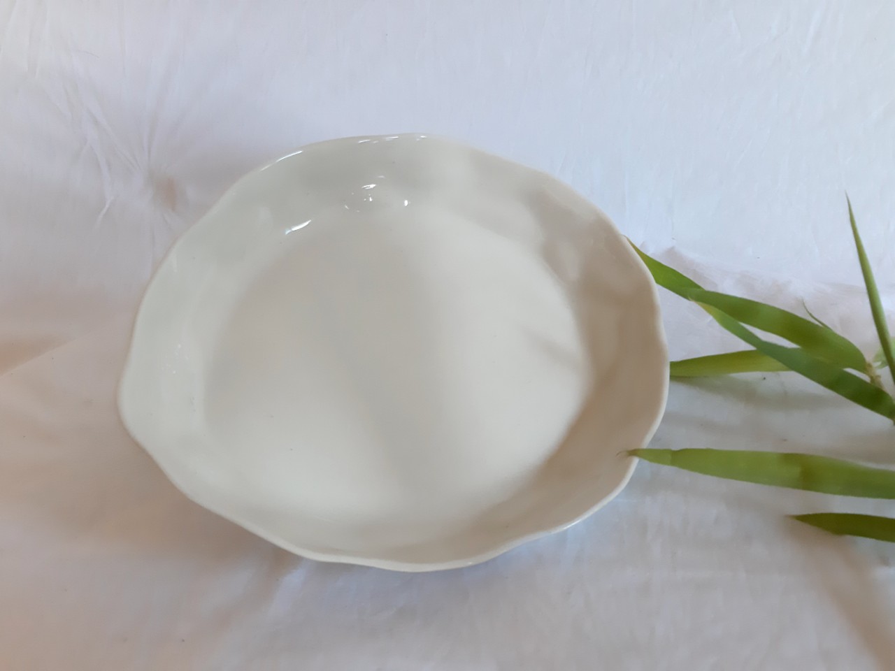 Đĩa Sứ Hình Cánh Hoa Cao Cấp Sang Trọng/ Gốm Sứ Bát Tràng Xuất Khẩu/ 30 * 26 cm, 25 * 22 cm, 20 * 18, 6 * 9 cm/ Quà Tặng Nhà Mới/ Bạn Bè Quốc Tế/ Nhà Hàng Khách Sạn 5 Sao/ Nặn Bằng Tay/ Có Thể Sử Dụng Trong Lò Vi Sóng/ Màu Pastel