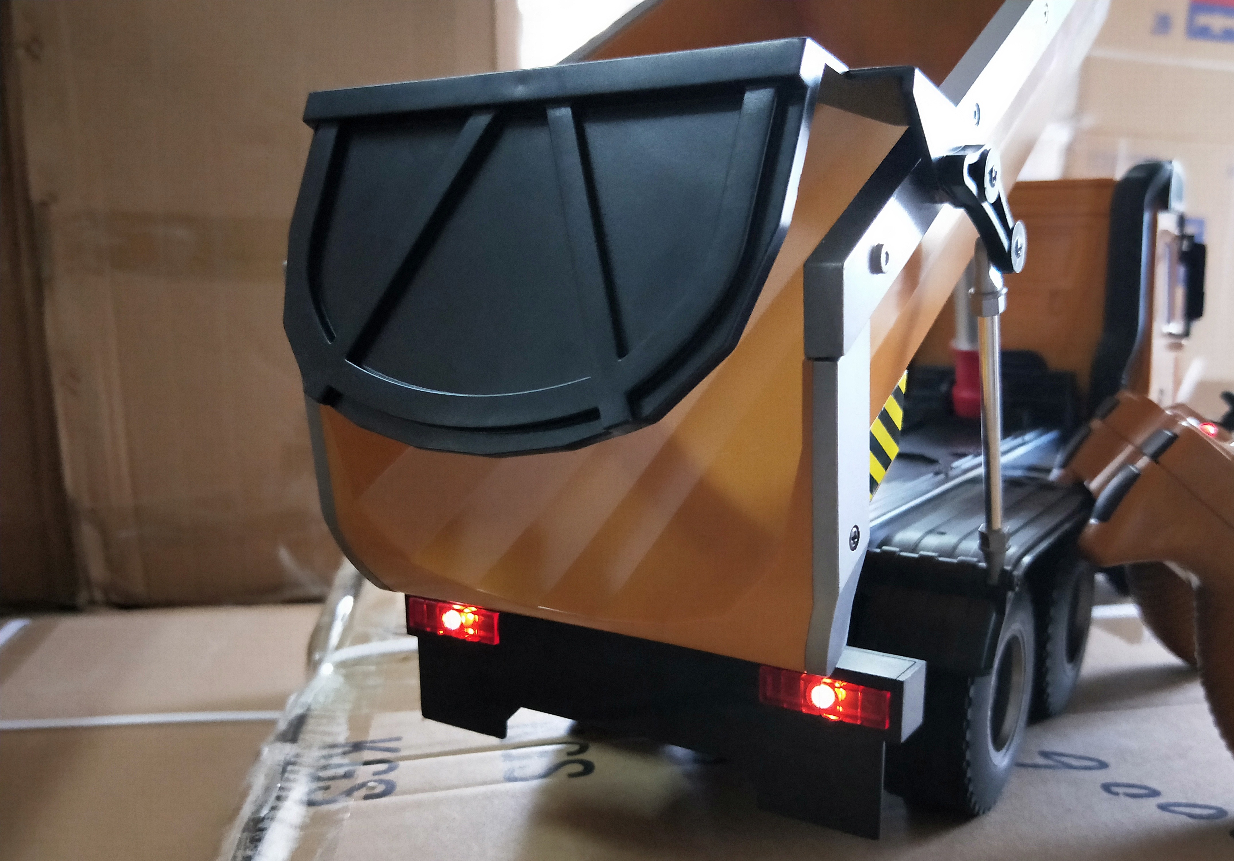 XE BEN ĐIỀU KHIỂN TỪ XA WL 14600