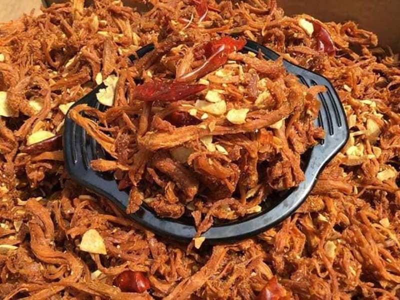KHÔ HEO SẤY TỎI C&B HỘP 150G
