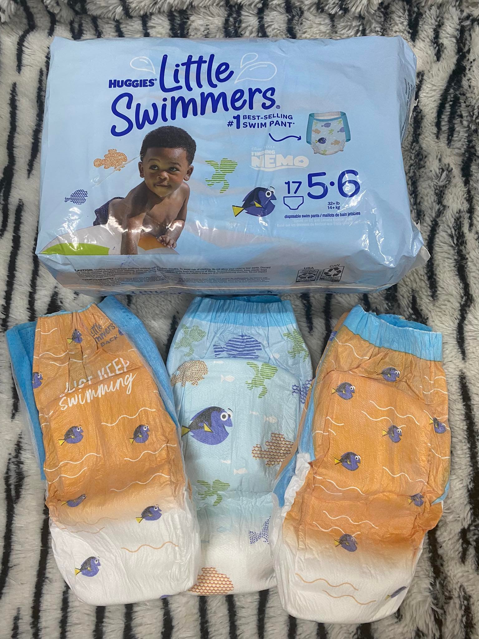 Tã/Bỉm quần bơi, đi biển cho bé USA Huggies Little Swimmers Swim Diapers Size S,M,L