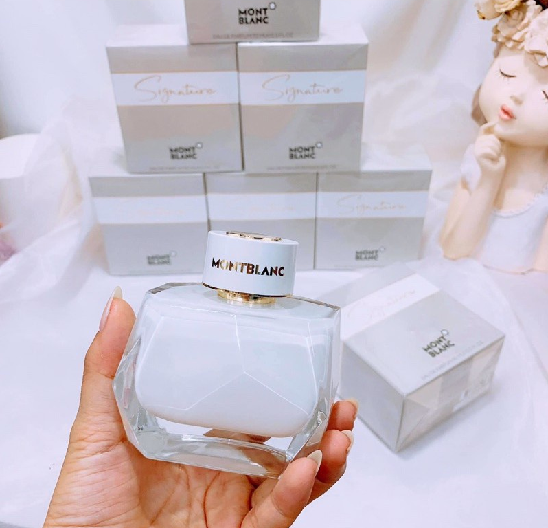 Nước hoa 𝐍𝐮̛̃ 𝐌𝐨𝐧𝐭𝐛𝐥𝐚𝐧𝐜 𝐒𝐢𝐠𝐧𝐚𝐭𝐮𝐫𝐞 𝐄𝐚𝐮 𝐝𝐞 𝐏𝐚𝐫𝐟𝐮𝐦 10ml