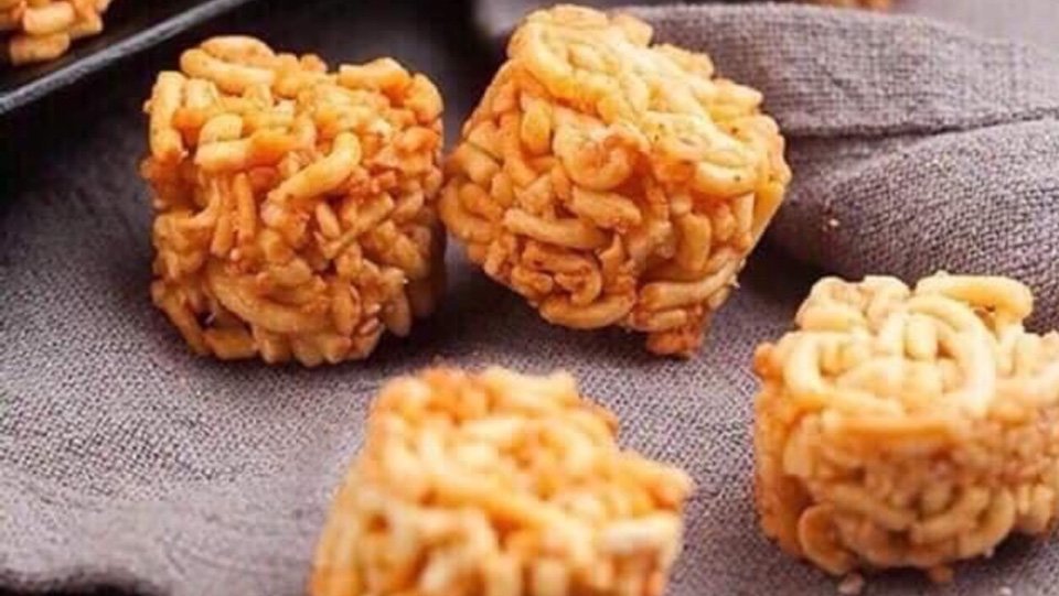 Snack Mì Viên Thái Lan vị Gà Cay gói 38gr