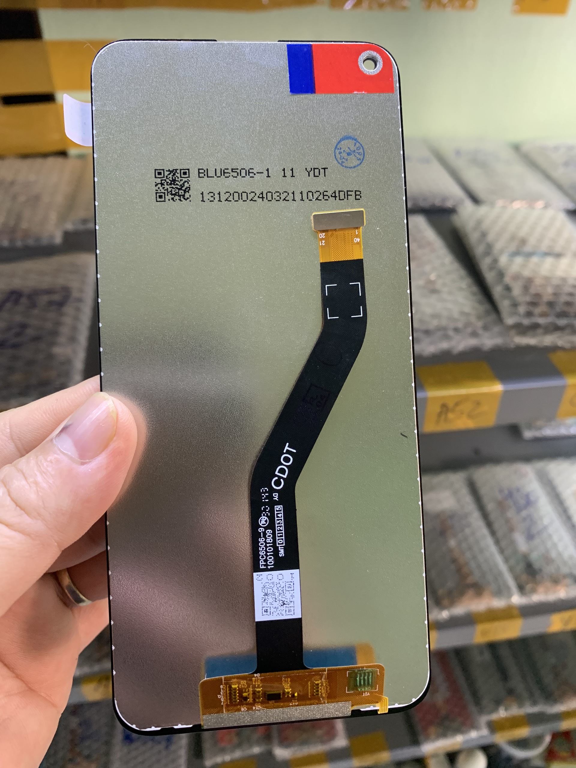 Màn hình điên thoại zin Vsmart Live 4, tặng kèm 1 tuýp keo