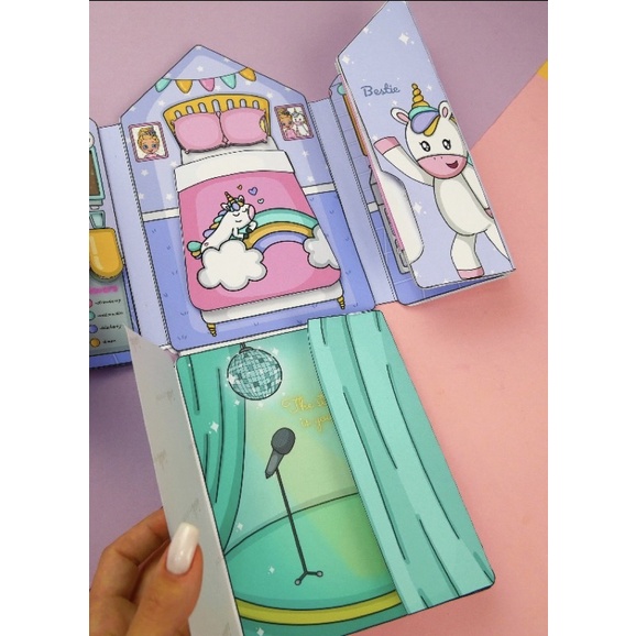 Biệt thự búp bê giấy của siêu mẫu Lily và thú cưng Lucy