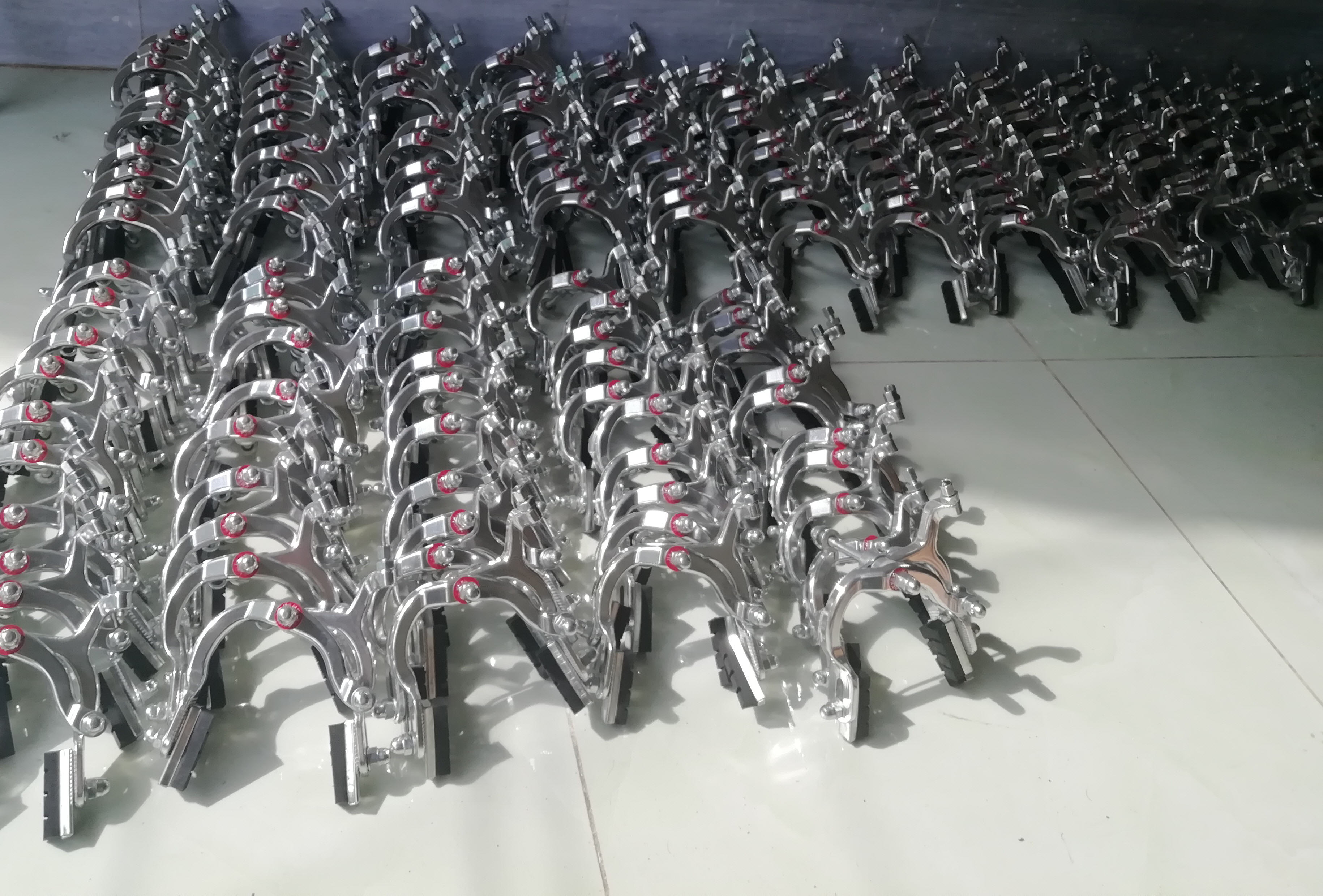 Càng thắng nhôm xe đạp phổ thông