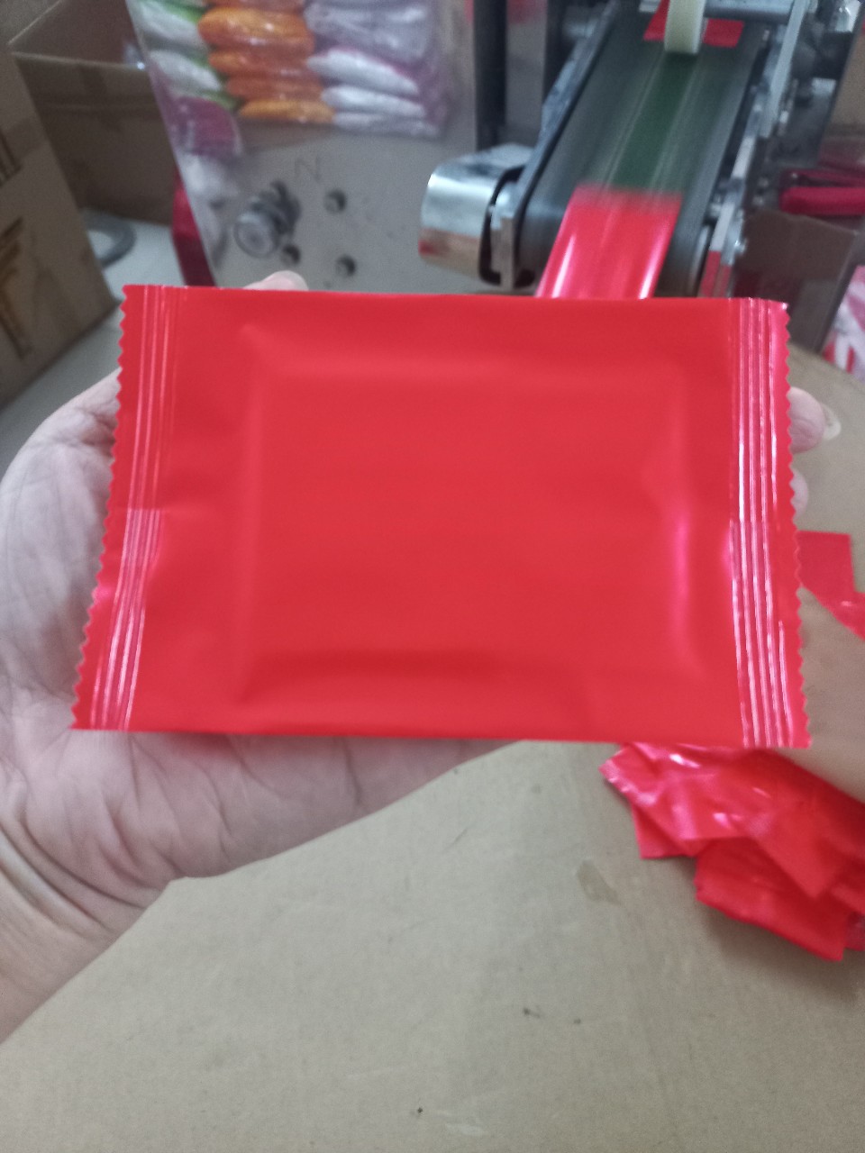 500 cái khăn lạnh, khăn ướt mini Màu Đỏ
