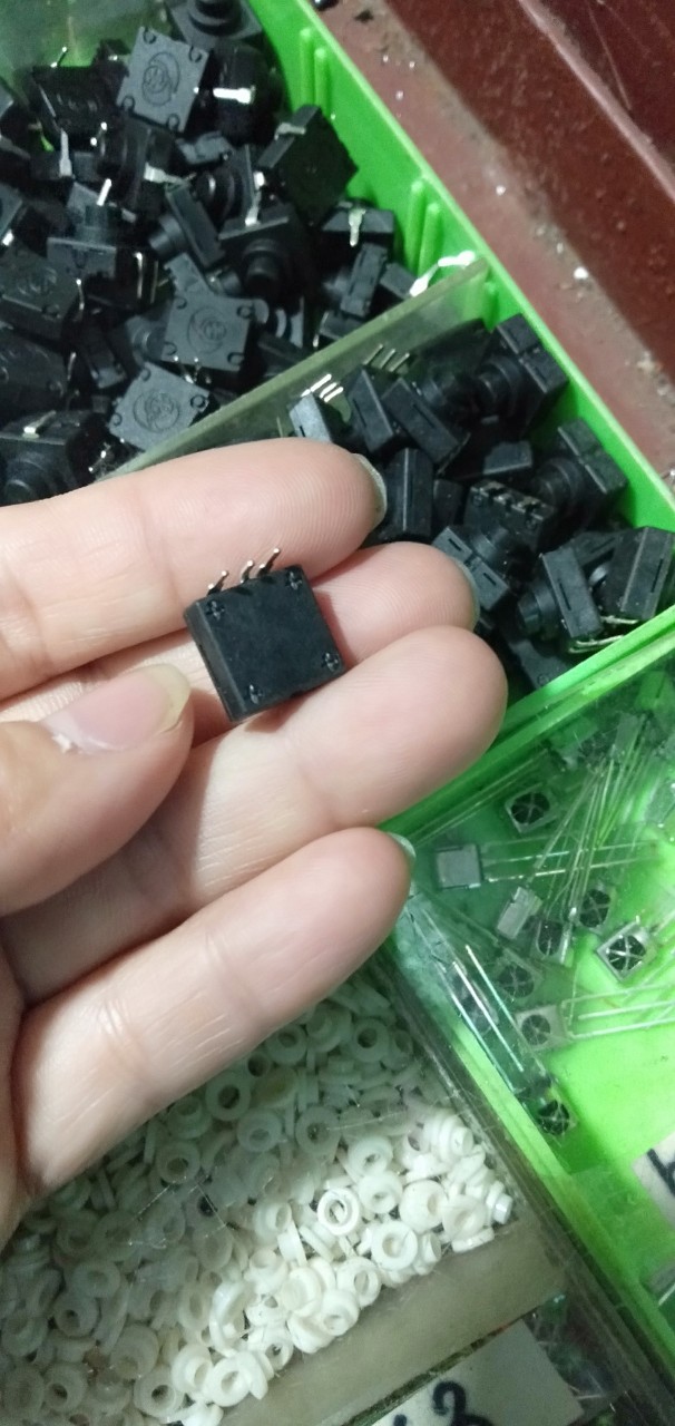 10 Công tắc đèn pin 3 chân 1 hàng - Điện Tử Nhật Anh