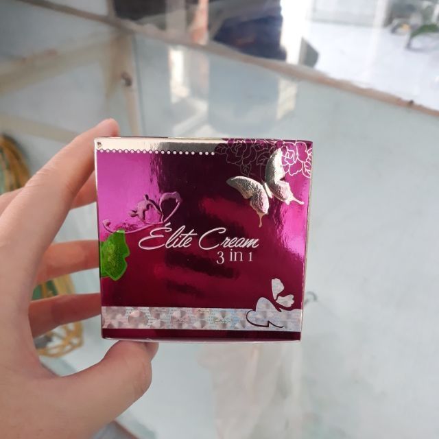 Kem con bướm Nguyễn Quách