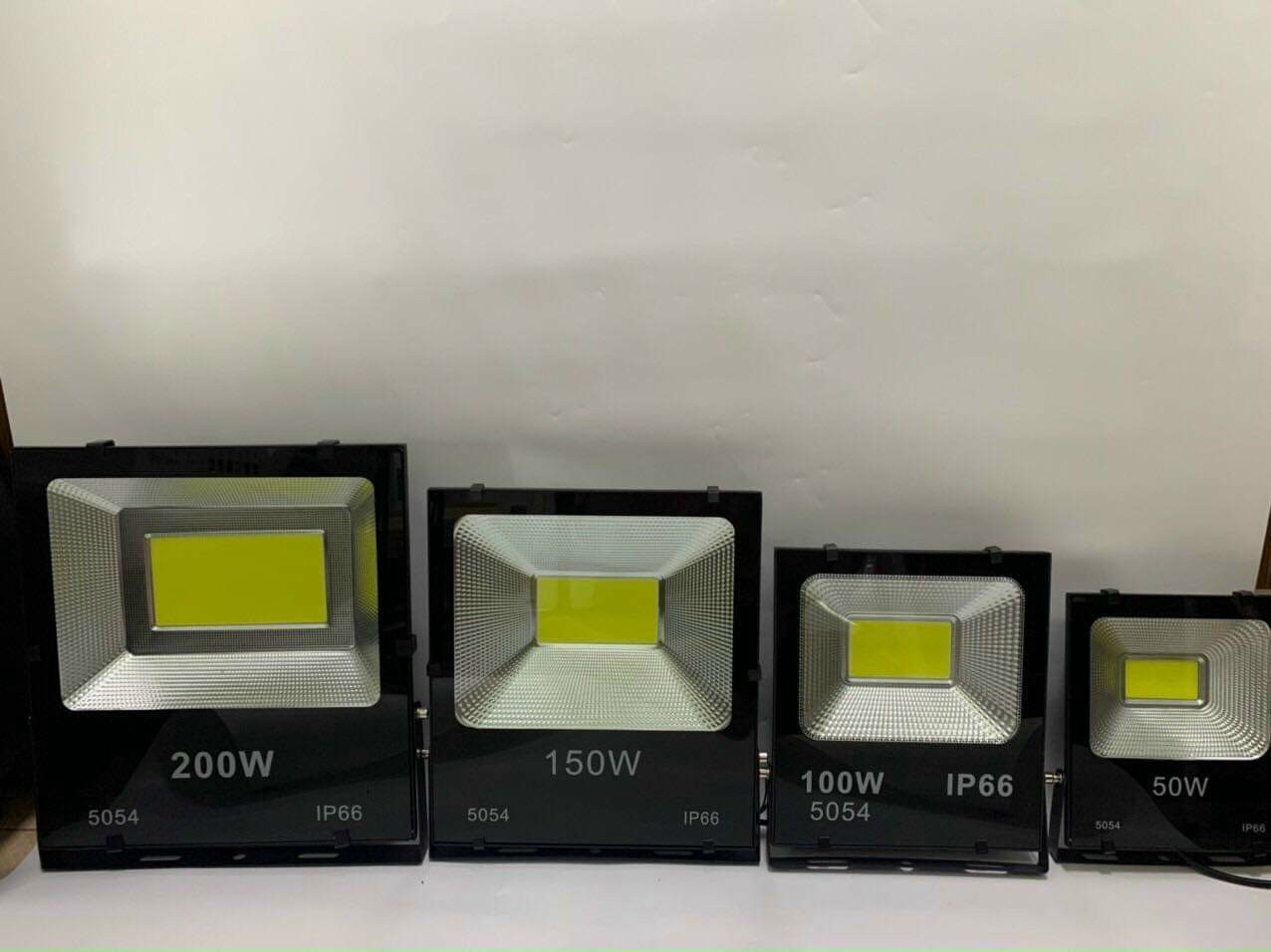 ĐÈN PHA LED COB IP66,3000K
