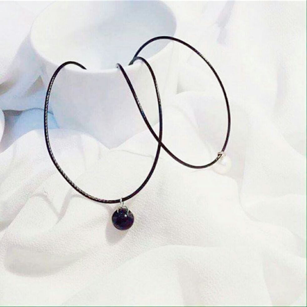 Vòng Chocker cổ hạt đen,  hạt trắng