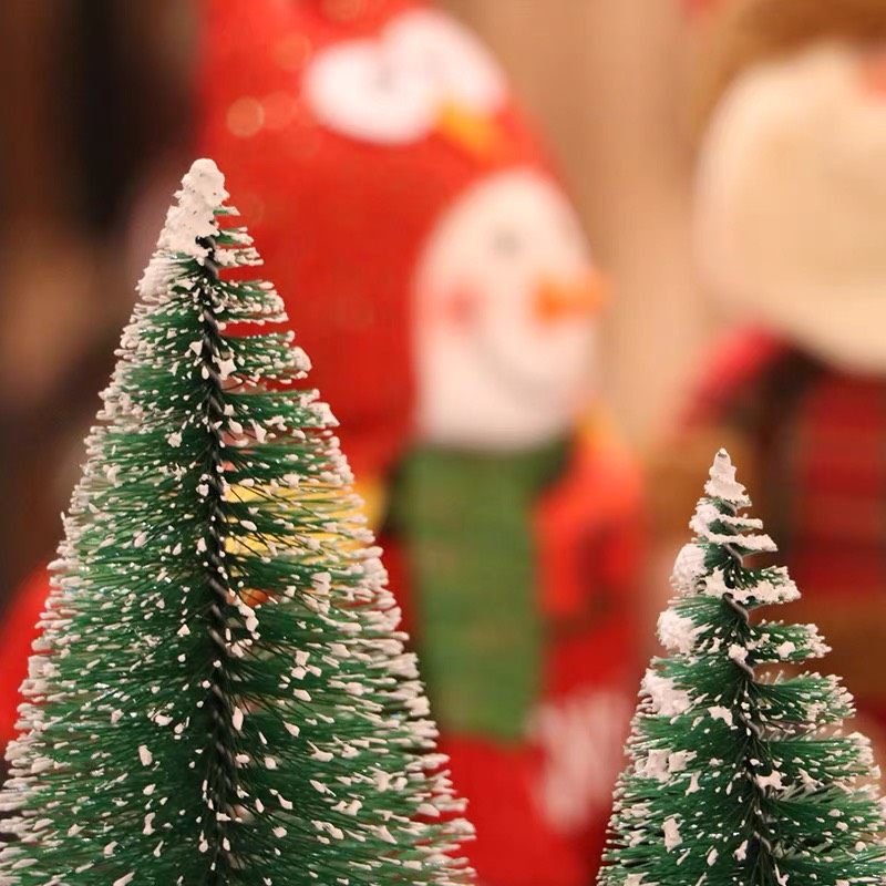Cây thông Noel mini để bàn trang trí giáng sinh