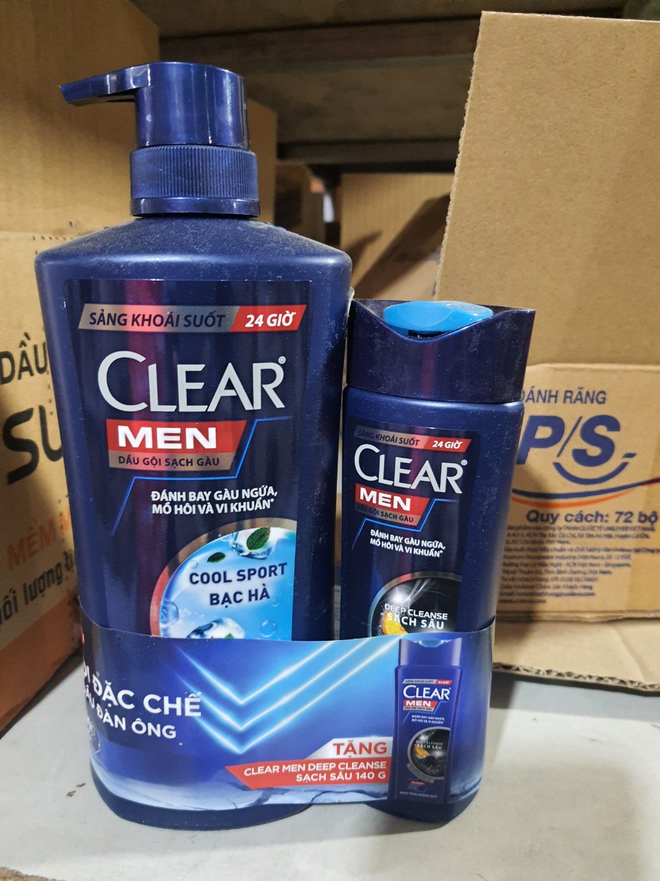 Dầu gội sạch gàu Clear Men Cool Sport bạc hà 630ml kẹp chai 140g
