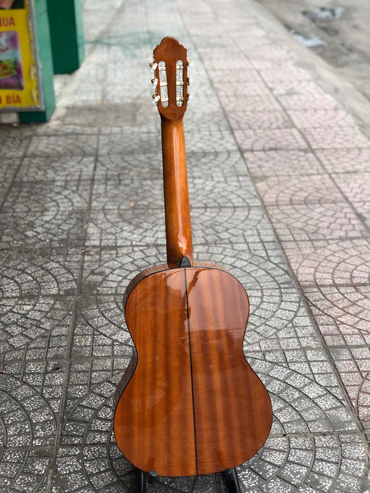 Đàn guitar classic Aria