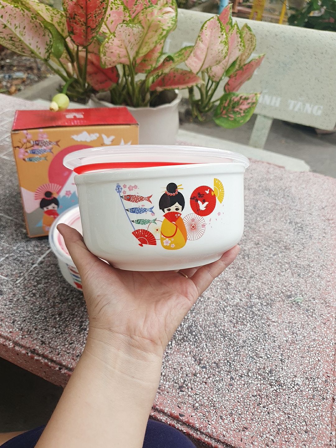 THỐ SỨ CÓ NẮP HÚT CHÂN KHÔNG. 2tho