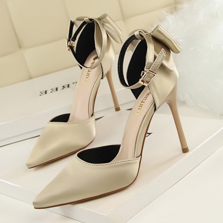 5196-1 HIGH HEELS BIG TREE