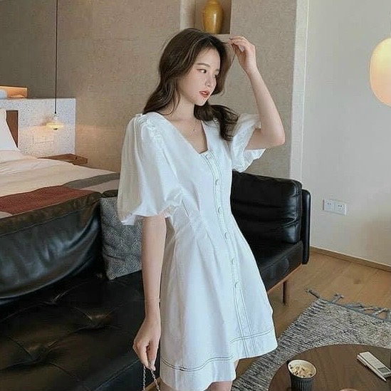 Đầm trắng viền chỉ đen form ngắn